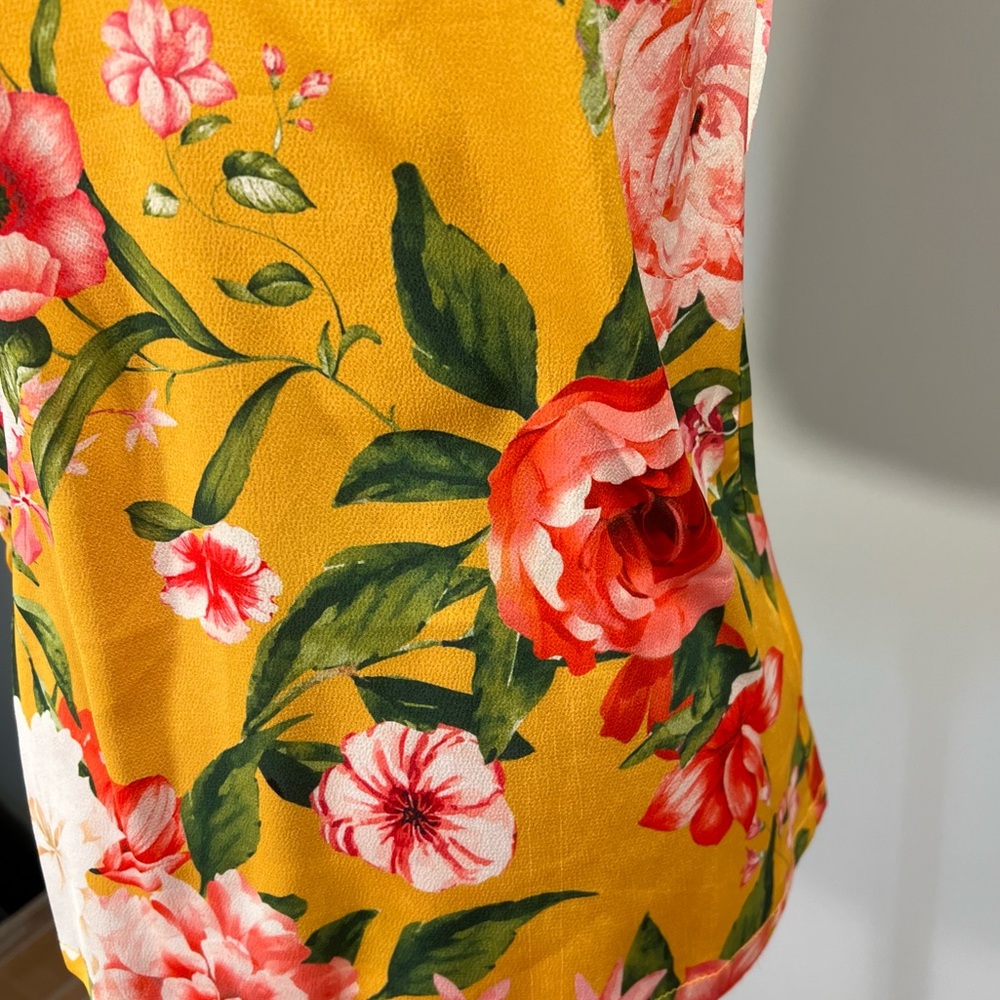 Floral Top with adjustable straps - S - Picture 3 of 9